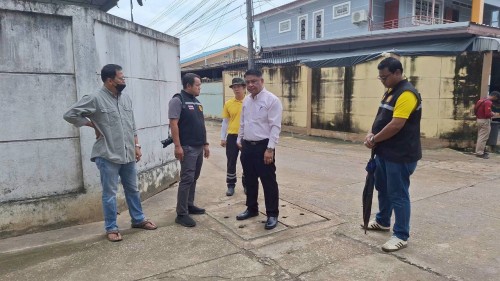 ทน.แม่สอด ร่วมกับ เรือนจำอำเภอแม่สอด ลงพื้นที่ขุดลอกท่อระบายน้ำ ในเขตพื้นที่เทศบาลนครแม่สอด