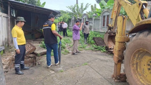 ทน.แม่สอด ร่วมกับ เรือนจำอำเภอแม่สอด ลงพื้นที่ขุดลอกท่อระบายน้ำ ในเขตพื้นที่เทศบาลนครแม่สอด