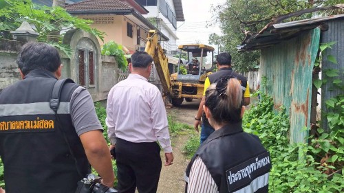 ทน.แม่สอด ร่วมกับ เรือนจำอำเภอแม่สอด ลงพื้นที่ขุดลอกท่อระบายน้ำ ในเขตพื้นที่เทศบาลนครแม่สอด