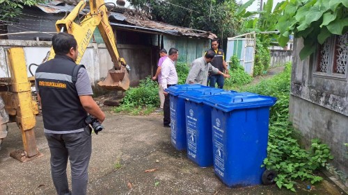 ทน.แม่สอด ร่วมกับ เรือนจำอำเภอแม่สอด ลงพื้นที่ขุดลอกท่อระบายน้ำ ในเขตพื้นที่เทศบาลนครแม่สอด