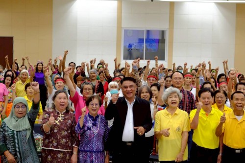 เทศบาลนครแม่สอด เข้าร่วมโครงการมหกรรมสร้างสุขภาพดีวิถีไทย ส่งเสริมสุขภาพทางกายในผู้สูงอายุและประชาชน ปีงบประมาณ 2568