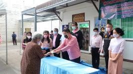 ทน.แม่สอดมอบเงินช่วยเหลือผู้ประสบสภาวะยากลำบากจากสถานการณ์โควิด-19 