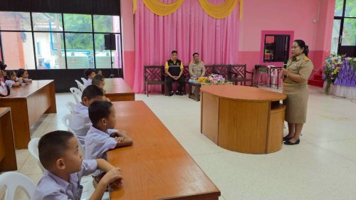 เทศบาลนครแม่สอด ร่วมมอบทุนปัจจัยพื้นฐานสำหรับนักเรียนยากไร้ โรงเรียนเทศบาลวัดดอนแก้ว
