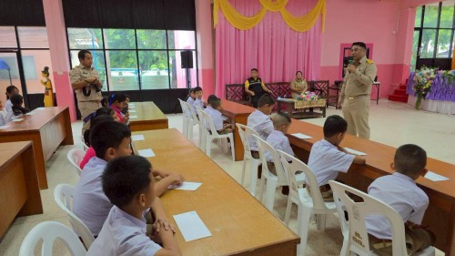 เทศบาลนครแม่สอด ร่วมมอบทุนปัจจัยพื้นฐานสำหรับนักเรียนยากไร้ โรงเรียนเทศบาลวัดดอนแก้ว