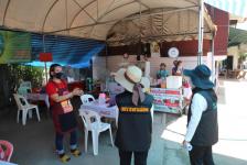 ทน.แม่สอด ออกตรวจห้างร้าน ร้านสะดวกซื้อ ร้านอาหาร ร้านนวดต่างๆ ในเขตเทศบาล