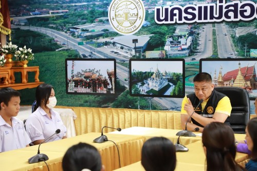 เทศบาลนครแม่สอด มอบเกียรติบัตรให้แก่นักเรียนโรงเรียนสรรพวิทยาคม ผู้ผ่านการฝึกประสบการณ์ ในคลินิกชุมอบอุ่น
