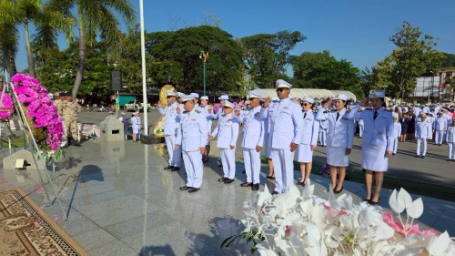เทศบาลนครแม่สอด ร่วมพิธีวางพวงมาลาถวายราชสักการะพระบาทสมเด็จพระจุลจอมเกล้าเจ้าอยู่หัว รัชกาลที่ 5 เนื่องในวันคล้ายวันสวรรคต “วันปิยมหาราช”	