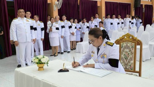เทศบาลนครแม่สอด ร่วมพิธีถวายน้ำสรงพระบรมศพเบื้องหน้าพระฉายาลักษณ์สมเด็จพระนางเจ้าสิริกิติ์ พระบรมราชินีนาถ พระบรมราชชนนีพันปีหลวง