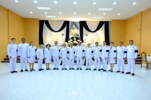 เทศบาลนครแม่สอด ร่วมพิธีถวายน้ำสรงพระบรมศพเบื้องหน้าพระฉายาลักษณ์สมเด็จพระนางเจ้าสิริกิติ์ พระบรมราชินีนาถ พระบรมราชชนนีพันปีหลวง