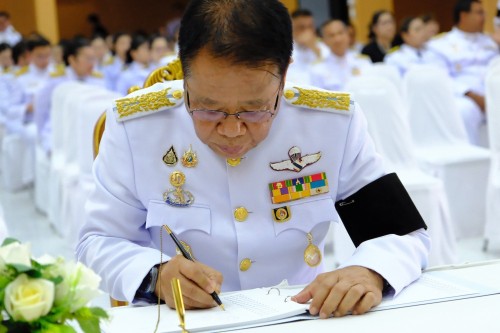 เทศบาลนครแม่สอด ร่วมพิธีถวายน้ำสรงพระบรมศพเบื้องหน้าพระฉายาลักษณ์สมเด็จพระนางเจ้าสิริกิติ์ พระบรมราชินีนาถ พระบรมราชชนนีพันปีหลวง