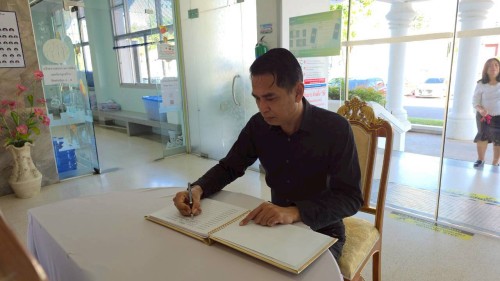 ทน.แม่สอด จัดให้มีการลงนามถวายความอาลัย และถวายสักการะหน้าพระฉายาลักษณ์ สมเด็จพระนางเจ้าสิริกิติ์ พระบรมราชินีนาถ พระบรมราชชนนีพันปีหลวง