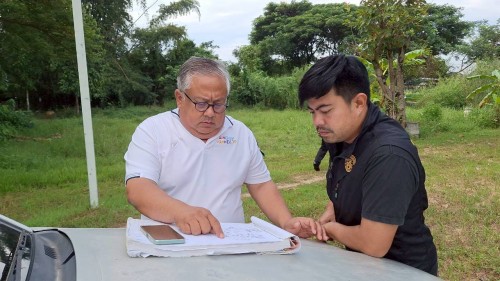เทศบาลนครแม่สอด ลงพื้นที่ร่วมกับกรมโยธาธิการและผังเมือง เพื่อทำการสำรวจติดตามโครงการก่อสร้างถนนคอนกรีตเสริมเหล็ก