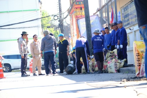 ทน.แม่สอด ลงพื้นที่บูรณาการร่วมกับเรือนจำอำเภอแม่สอดดำเนินการขุดลอกท่อระบายน้ำบริเวณหน้าวัดดอนไชยถึงบริเวณวงเวียนหอนาฬิกา