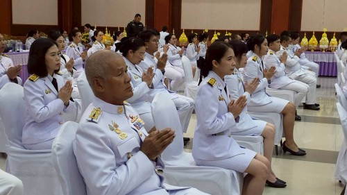 ทน.แม่สอด ร่วมพิธีเจริญพระพุทธมนต์และทำบุญตักบาตรถวายพระราชกุศล เนื่องในวันคล้ายวันพระบรมราชสมภพ พระบาทสมเด็จพระบรมชนกาธิเบศร มหาภูมิพลอดุลยเดชมหาราช บรมนาถบพิตร วันชาติและวันพ่อแห่งชาติ 5 ธันวาคม 2568