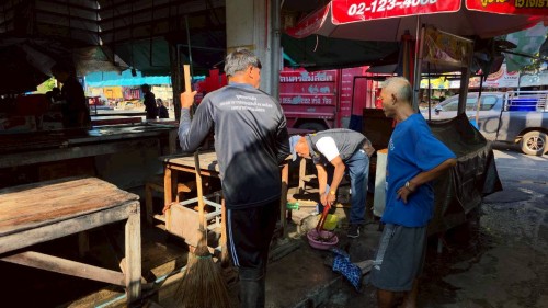 เทศบาลนครแม่สอด ลงพื้นที่ทำความสะอาดตลาดสดบ้านเหนือ เพื่อความสะอาดปลอดภัยถูกสุขอนามัย